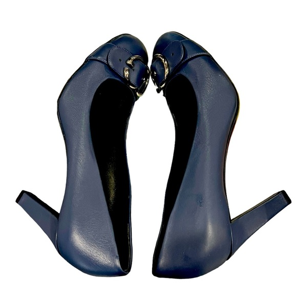 Gucci shoes for women size 9US. Beautiful blue color . - Picture 7 of 11